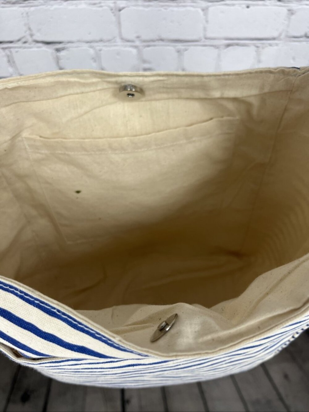 NWT Inis the Energy of the Sea Tote Beach Bag Rope Handles Off White Blue Canvas - Picture 4 of 7